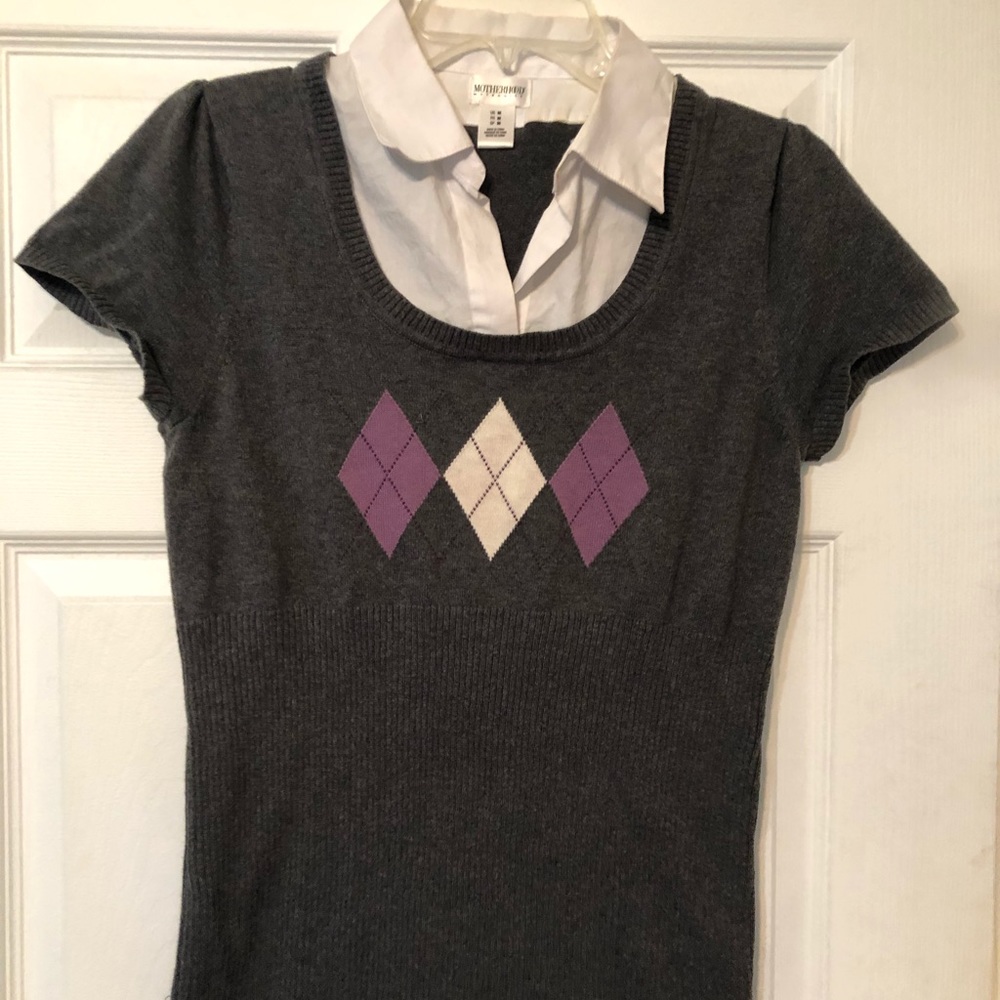 S/s white collared shirt and argyle sweater